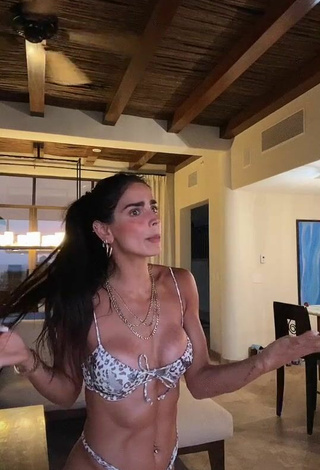 Sexy Bárbara de Regil con Bikini Leopardo