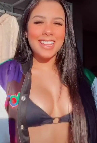 2. Bonita Cinthia Cruz Con Sujetador De Bikini