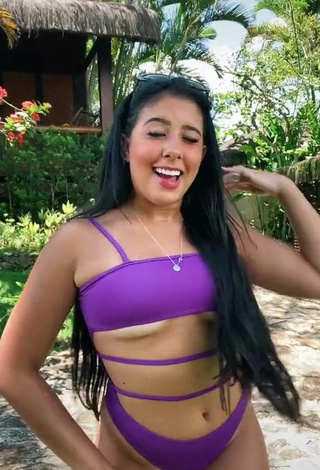 3. Sexy Cinthia Cruz Con Traje De Baño Violeta