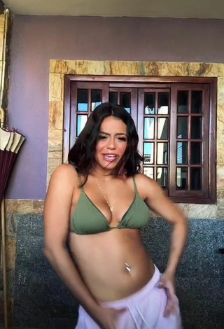 2. Adorable Maria Clara Garcia Enseña Escote Con Sujetador De Bikini Y Tetas Saltarinas