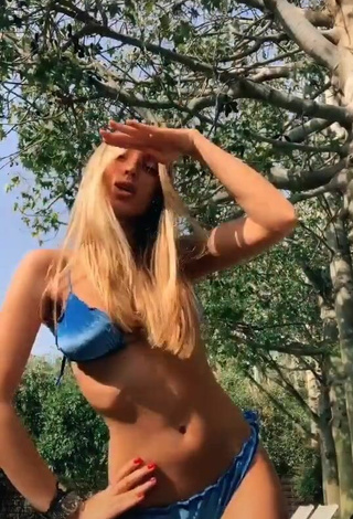 Atractiva Morel Chekoral con Provocativos Bikini Azul