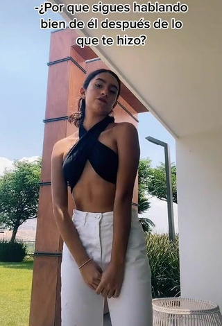 Caliente Dany Gutiérrez con Top Corto Negro