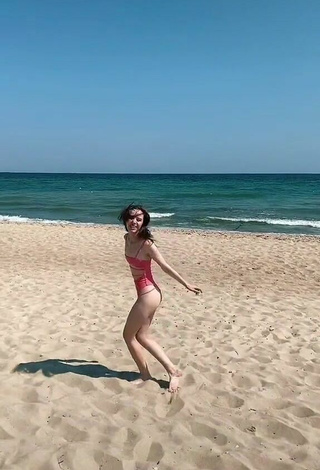 5. Sexy Iryna Kudashova Enseña El Culo En La Playa