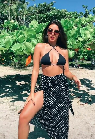 Bonita Isa Pinheiro enseña escote con Sujetador de Bikini