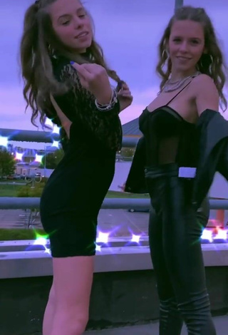 3. Sexy Greta & Alice Greali Con Corsé Negro