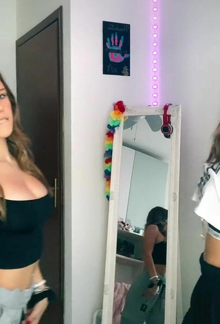 1. Más Caliente Greta & Alice Greali Con Top Corto