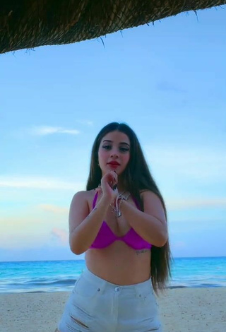 4. Más Caliente Fernanda Villalobos Con Sujetador De Bikini En La Playa