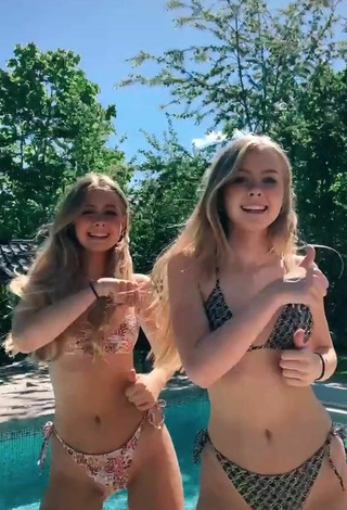 4. Caliente Iza & Elle Cryssanthander Con Bikini En La Piscina