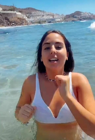 3. Sexy Laura López Con Sujetador De Bikini En El Mar