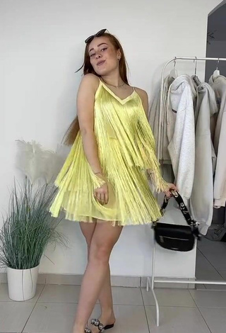 Sexy Leonie Leoobalys con Vestido