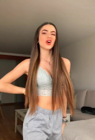 Más caliente Lola Moreno Marco con Top Corto Gris