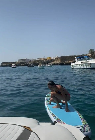 Caliente Lola Moreno Marco con Tanga en un barco