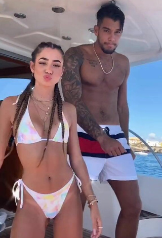 Cariño Lola Moreno Marco con Sensuales Bikini en un barco