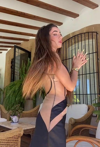 2. Más Caliente Lola Moreno Marco Con Vestido