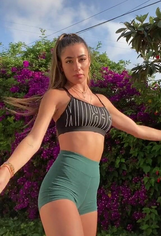 Sexy Lola Moreno Marco con Sujetador Deportivo