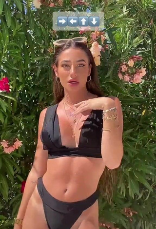 Erótica Lola Moreno Marco con Bikini Negro