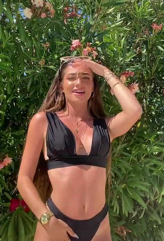 5. Magnífica Lola Moreno Marco Con Tentadores Bikini Negro