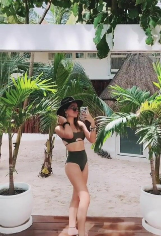 2. Hermosa Luann Díez Con Bikini Oliva