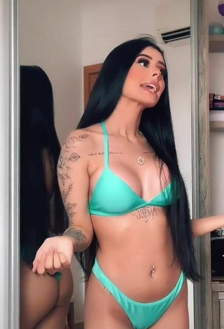 Bonita Mah Tavares con Bikini Verde