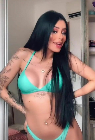 4. Bonita Mah Tavares Con Bikini Verde