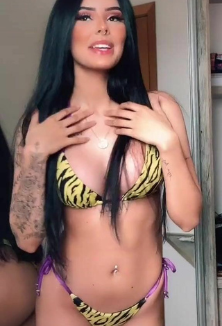 5. Sexy Mah Tavares Con Bikini