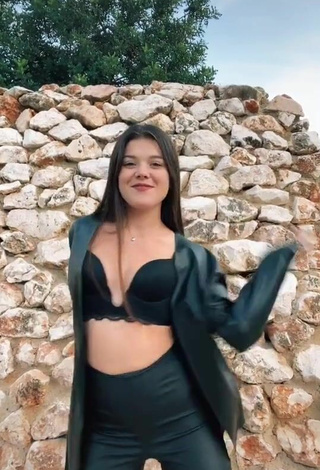 2. Sexy Mélanie Vicente Con Sujetador Negro