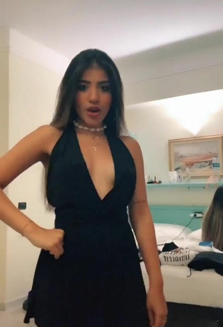 Sexy Melissa Tejada con Vestido Negro