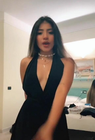 2. Sexy Melissa Tejada Con Vestido Negro