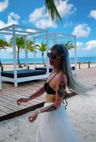 2. Caliente Merve Yalçın Con Sujetador De Bikini En La Playa