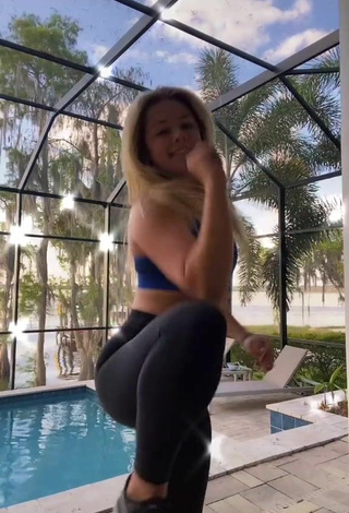 4. Sexy Sarah Graysun Con Leggings Negro En La Piscina