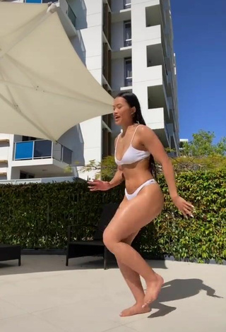 4. Increíble Sarah Magusara Con Bikini Blanco