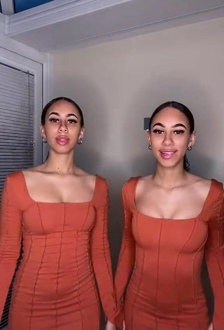 2. Sexy Nel.Twinnys Con Vestido Naranja