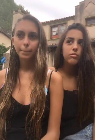 Sexy Sofia & Melina con Top Negro