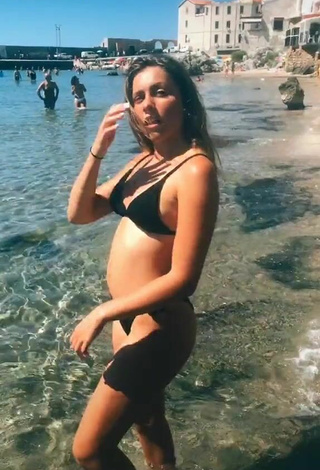 Cariño Vanessa Ticalli con Sensuales Bikini Negro en la playa