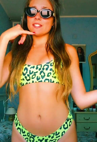 5. Sexy Vanessa Ticalli Con Bikini Leopardo