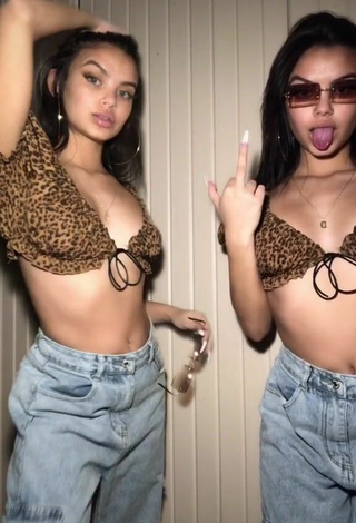 3. Más Caliente Xo.Genna Con Top Corto Leopardo