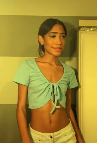 2. Hermosa Sheilianice González Con Top Corto Azul