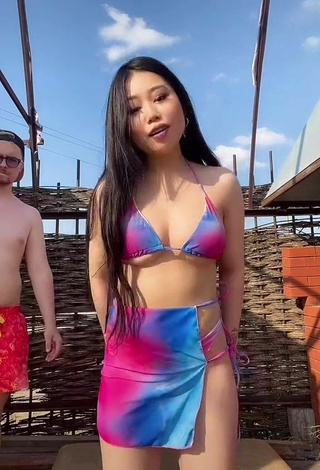 Atractiva Ayushieva Erzhena con Seductores Bikini