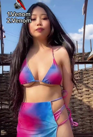 Adorable Ayushieva Erzhena con Bikini