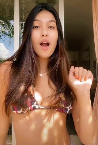 Caliente Fernanda Concon con Sujetador de Bikini