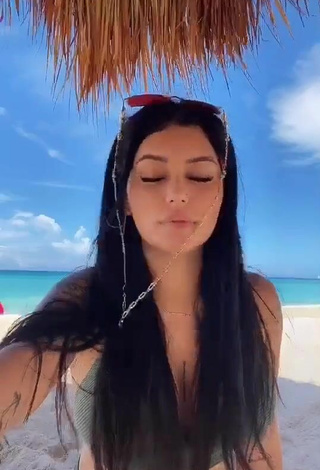 4. Sexy Fernanda Ortega Enseña El Culo En La Playa