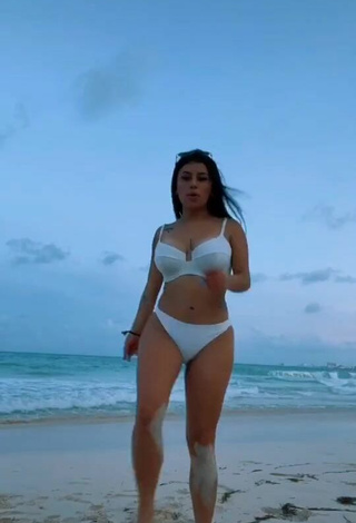 1. Maravillosa Fernanda Ortega Con Bikini Blanco En La Playa