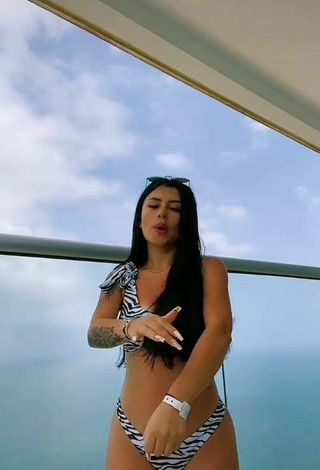 4. Bonita Fernanda Ortega Con Bikini Cebra