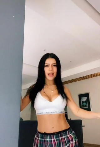 Caliente Fernanda Ortega con Sujetador Deportivo Blanco