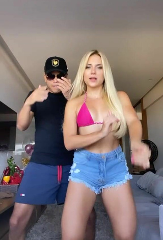 2. Atractiva Gabi Martins Con Seductores Sujetador De Bikini