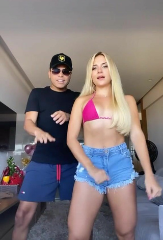 3. Atractiva Gabi Martins Con Seductores Sujetador De Bikini