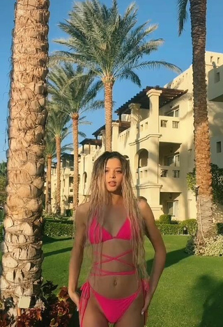 Más caliente Julia Gavrilina con Bikini Rosado Margarita