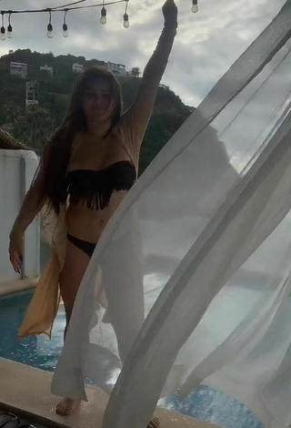 5. Bonita Aracely Ordaz Campos Con Bikini Negro En La Piscina