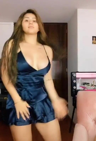 3. Caliente Aracely Ordaz Campos Enseña Escote Con Vestido Azul