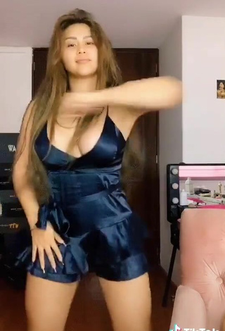 5. Caliente Aracely Ordaz Campos Enseña Escote Con Vestido Azul